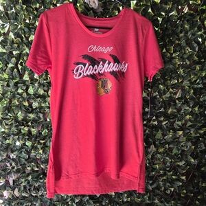 Chicago Blackhawks Women's Red T-Shirt Fanatics NHL Size Small NWT